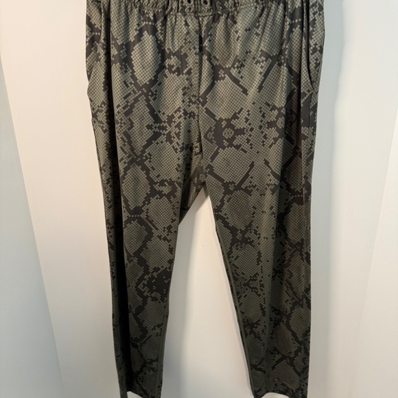 Lululemon Jet Crop Slim Luxtreme – Ziggy Snake (Green/black) Size 8 - Picture 3 of 5
